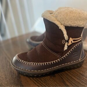 Sorel Brown Winter Boots with Cream Trim